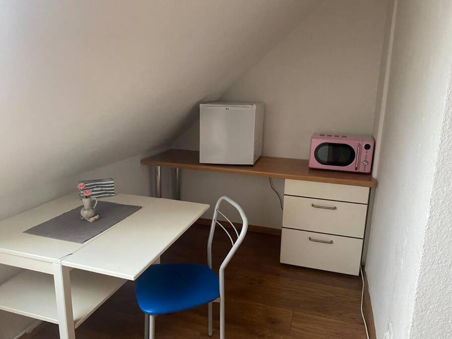 Seelze Ruhige Dachgeschosswohnung מראה חיצוני תמונה