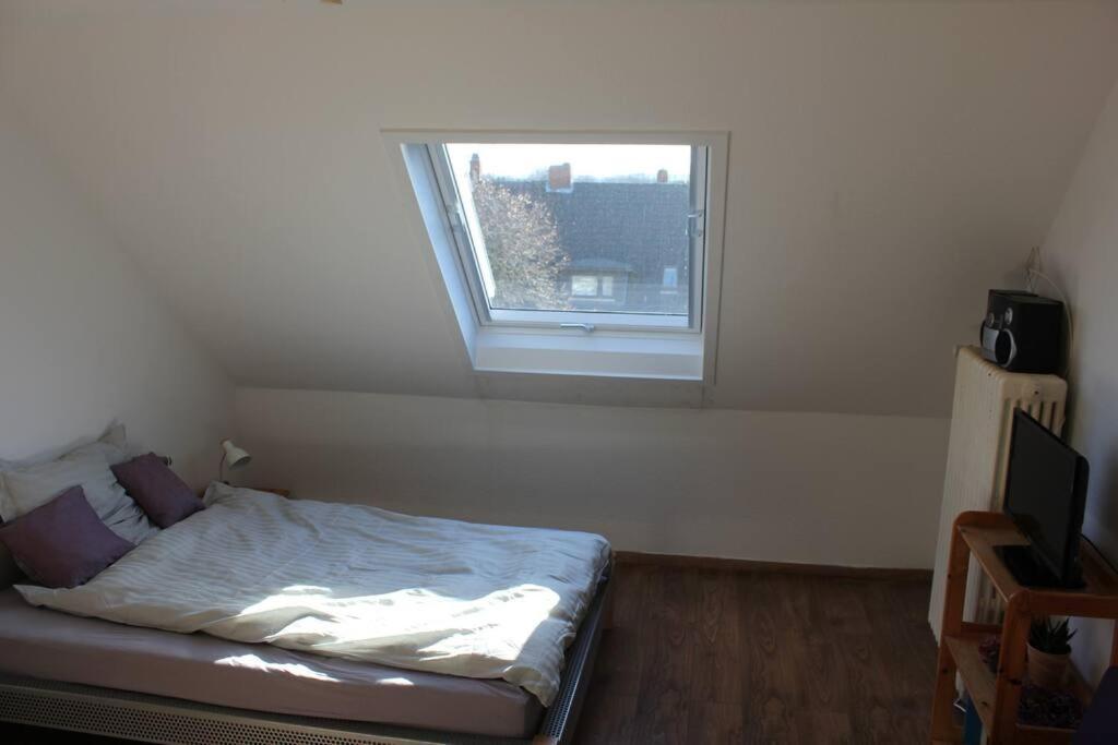 Seelze Ruhige Dachgeschosswohnung מראה חיצוני תמונה